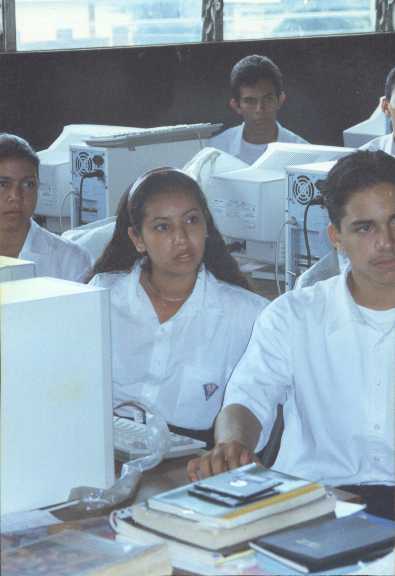 Alumnos.jpg (20884 bytes)